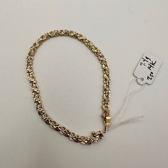 ESTATE PIECE!! 14k yellow gold bracelet with diamond cut pattern! - Picture 1 of 7